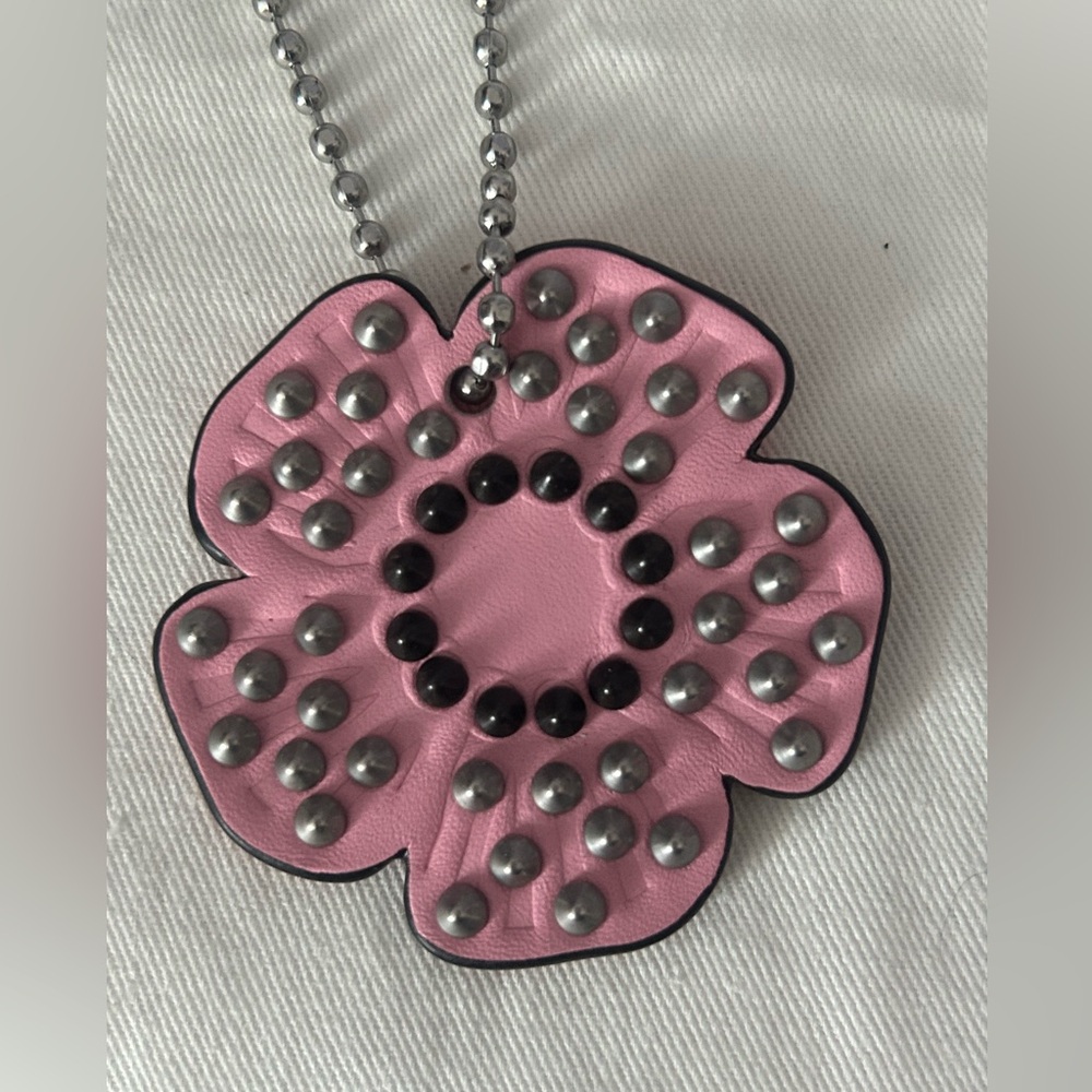 COACH STUDDED TEA ROSE CHARM EUC - Picture 2 of 4